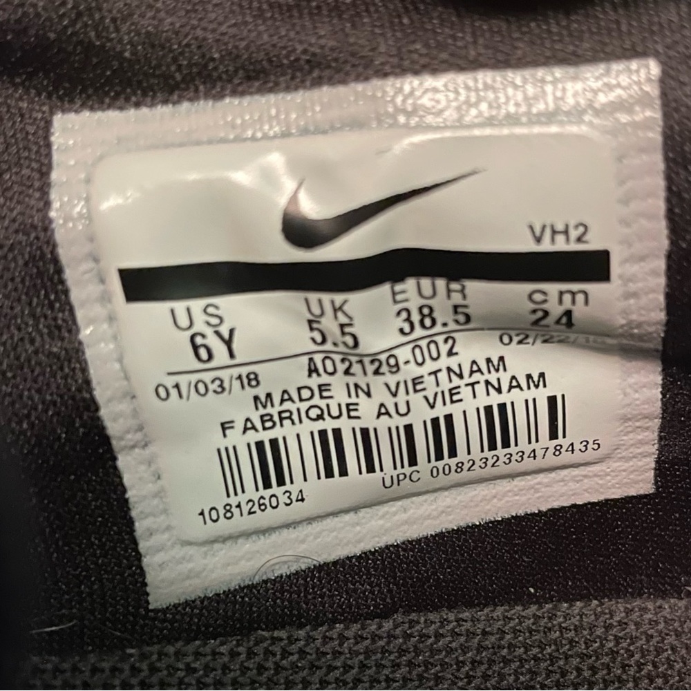 Nike Rainbow Shoes Youth size 6 ( size 8 in Women’s) - Picture 4 of 4